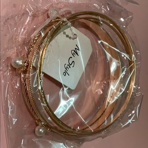 golden pearled bracelet.